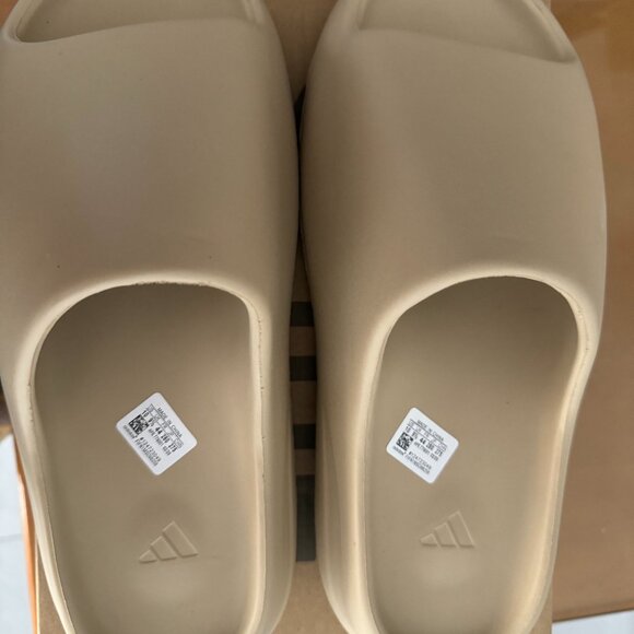 Men\'s Yeezy slide slippers cream main image 4
